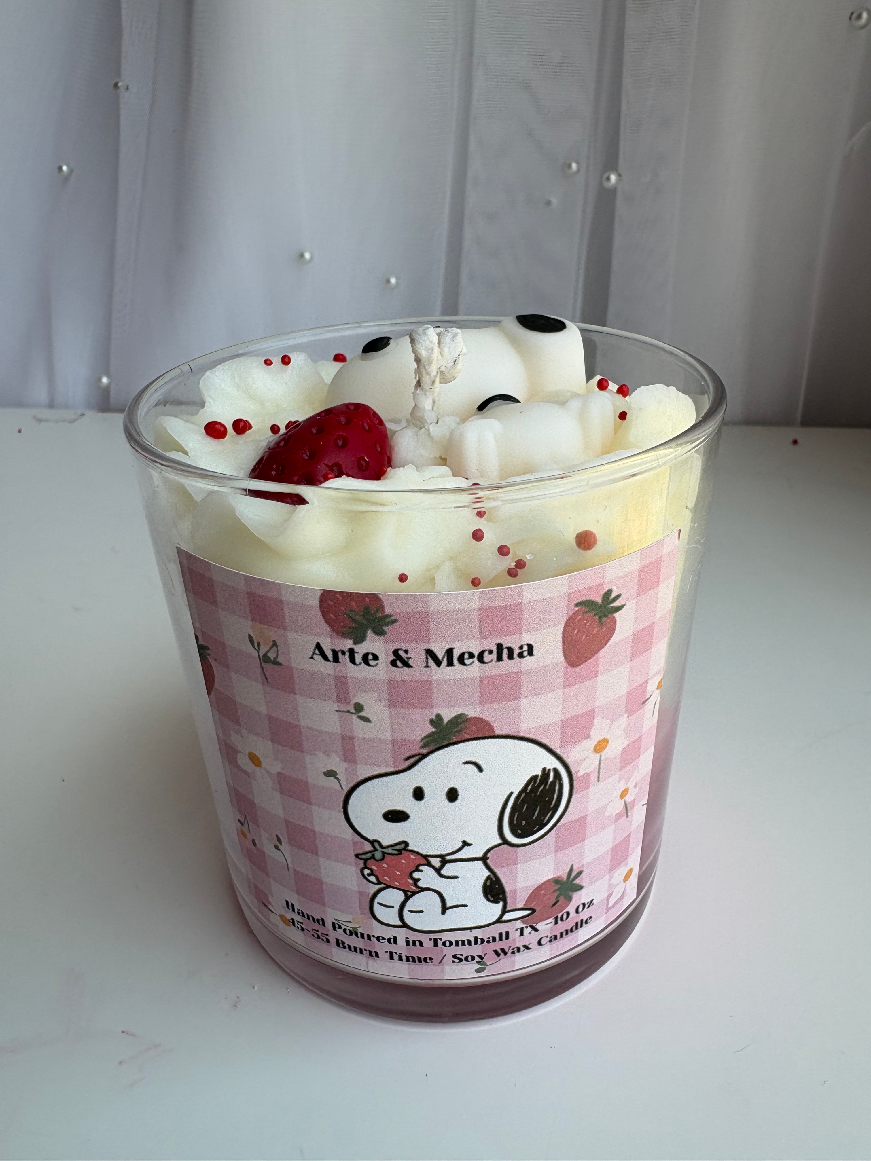 Snoopy & Strawberry Candle 10 Oz