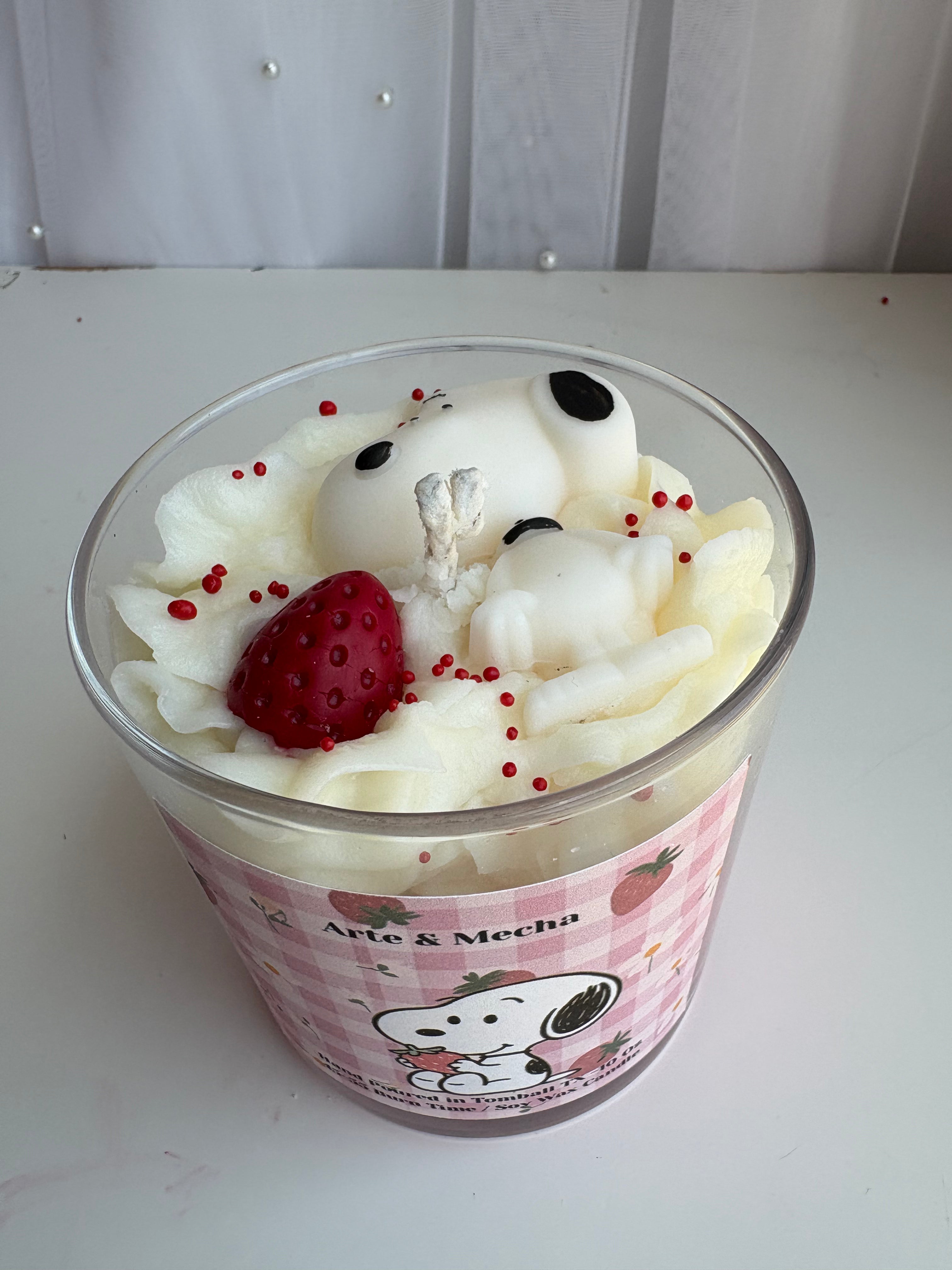 Snoopy & Strawberry Candle 10 Oz
