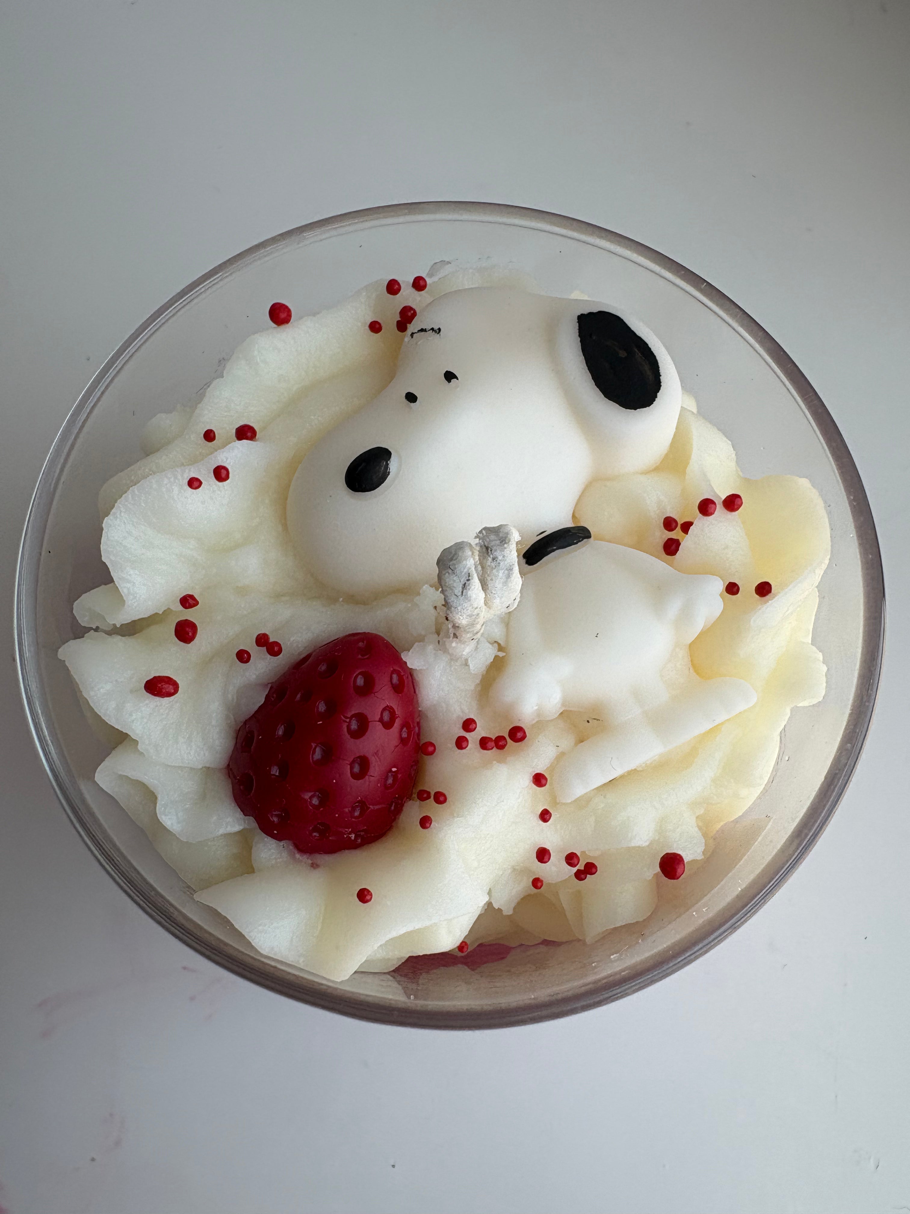 Snoopy & Strawberry Candle 10 Oz
