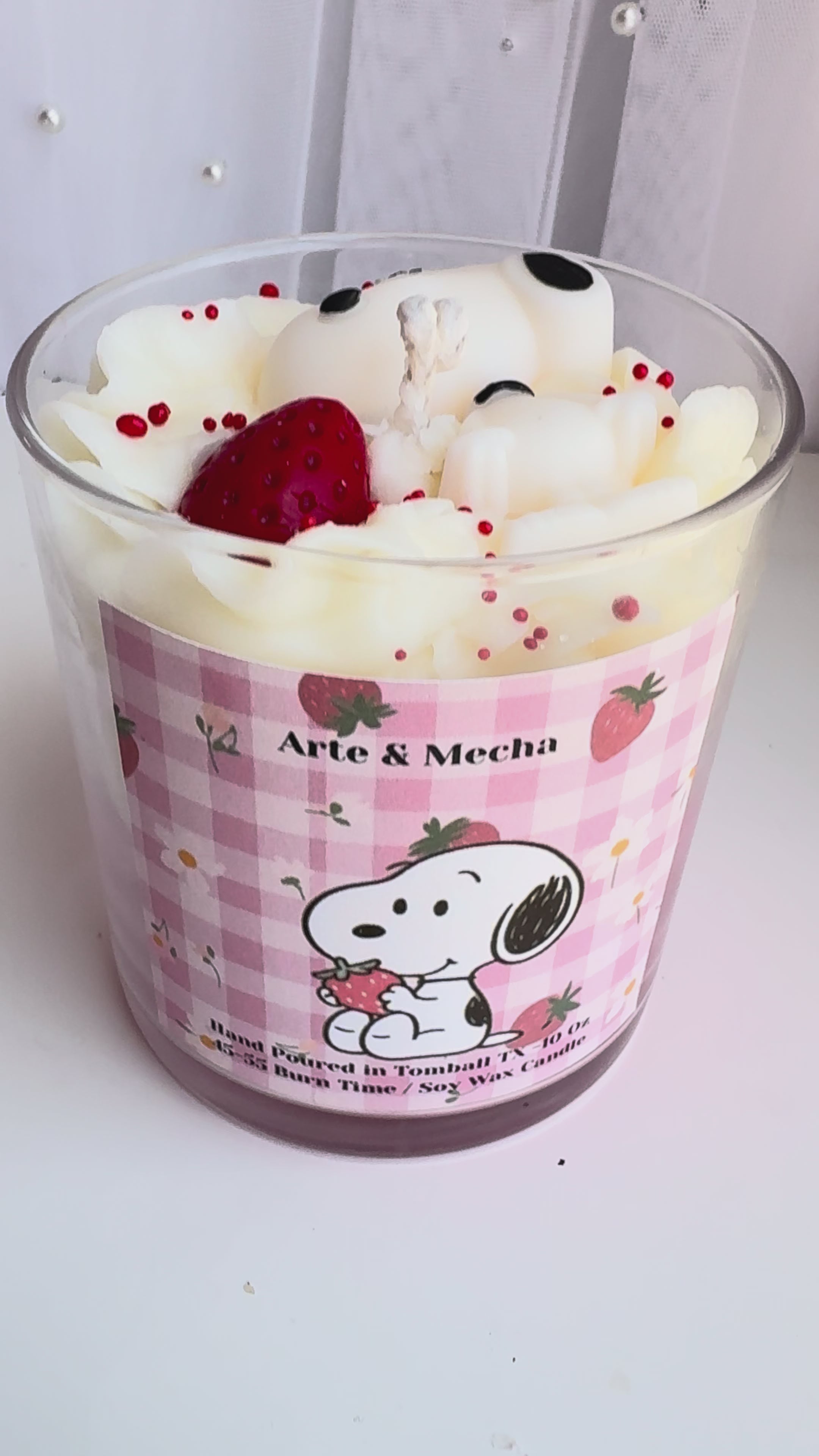 Snoopy & Strawberry Candle 10 Oz